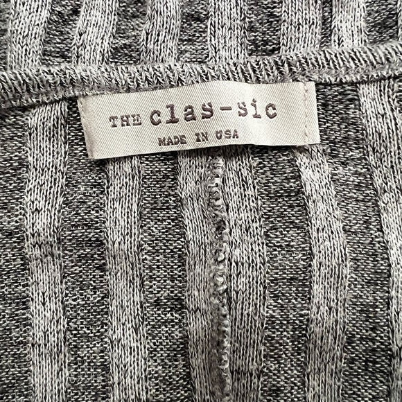 THE CLASSIC women sleeves gray top /size XL - Picture 2 of 9